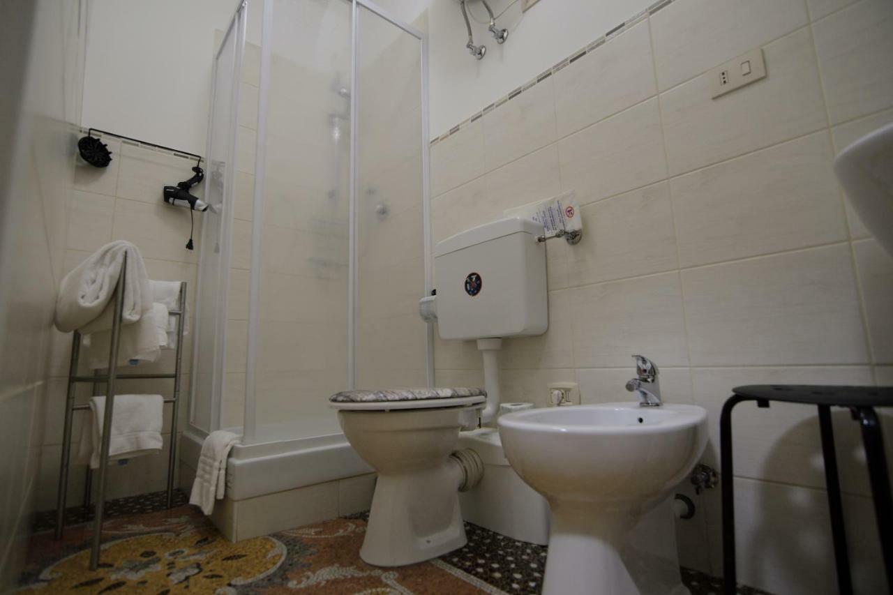 Check-Inn Rooms Genova Centro Exterior foto